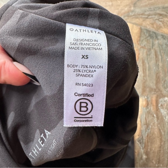 Athleta Elation Camo 7/8 Tight Women's Size XS Black and Gray - Picture 8 of 10